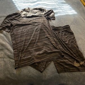 Nike Shirt/Short Combo Set Sz Medium